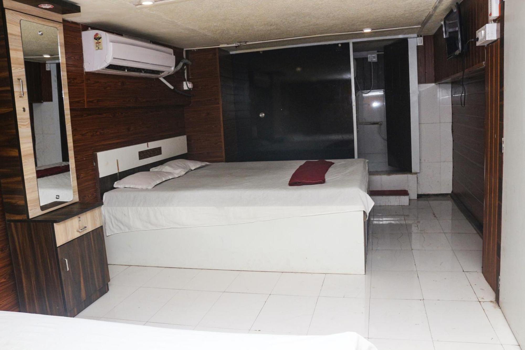 Moon Residency Hotel 3*