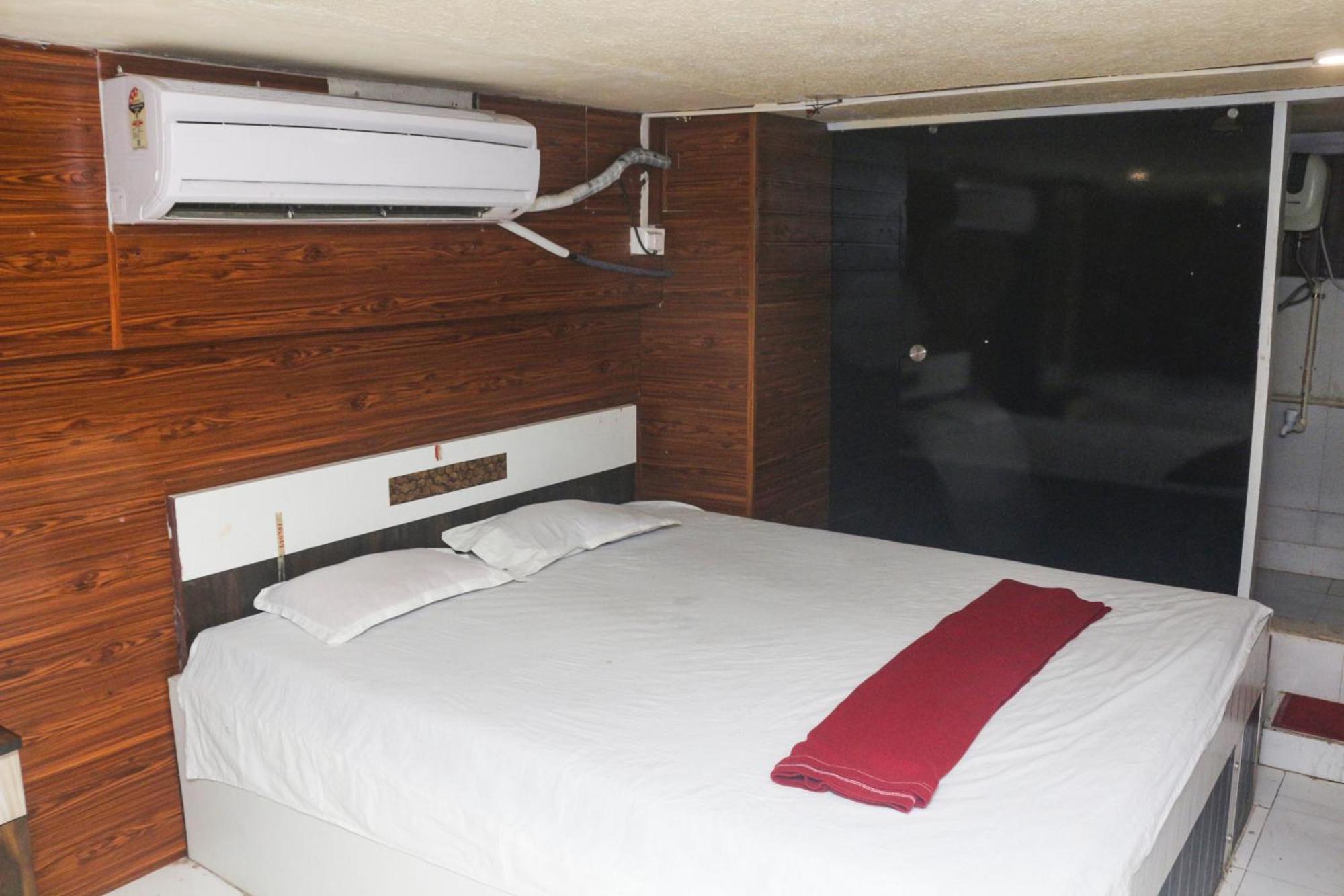 Moon Residency 3*